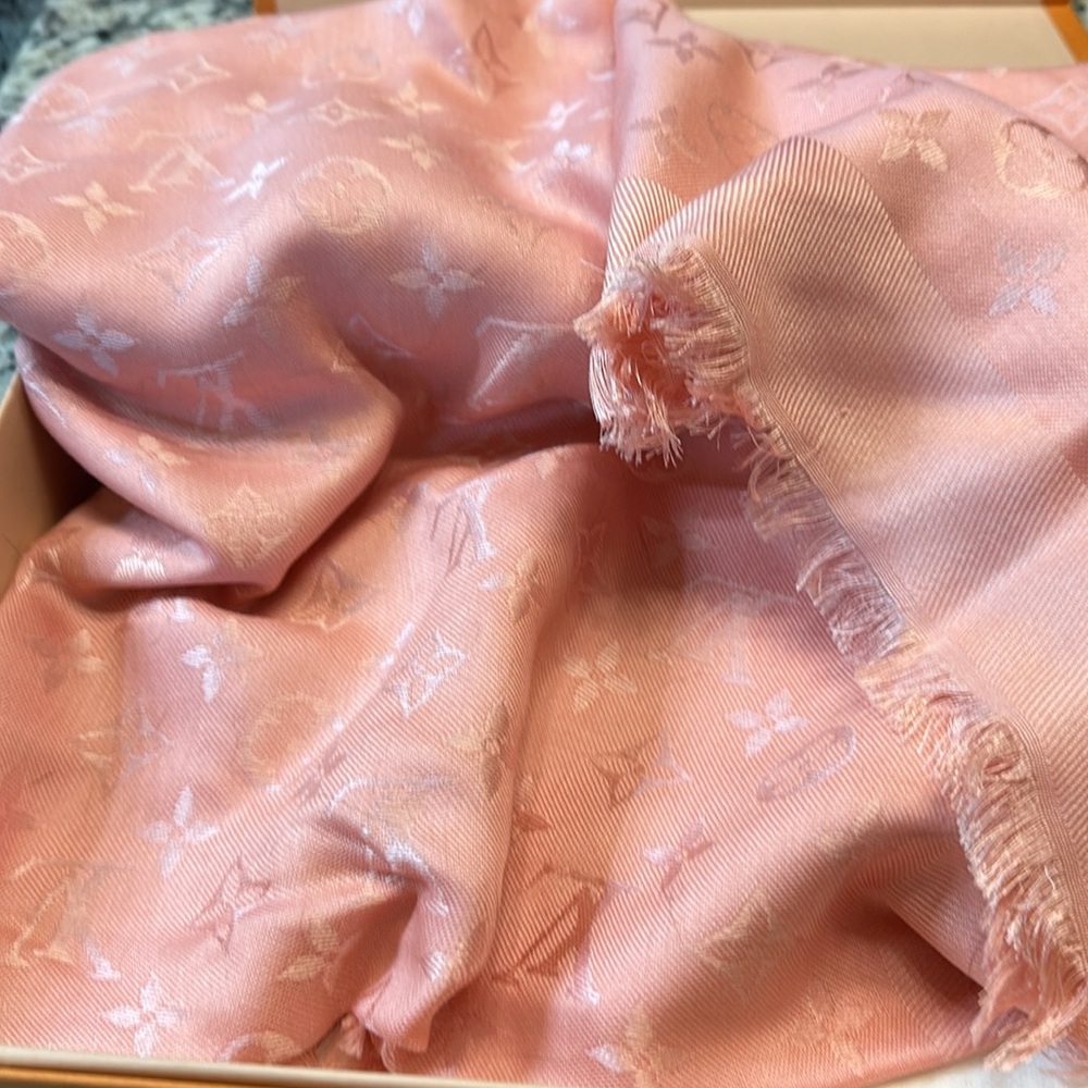 LV Authentic Scarf - Picture 3 of 3